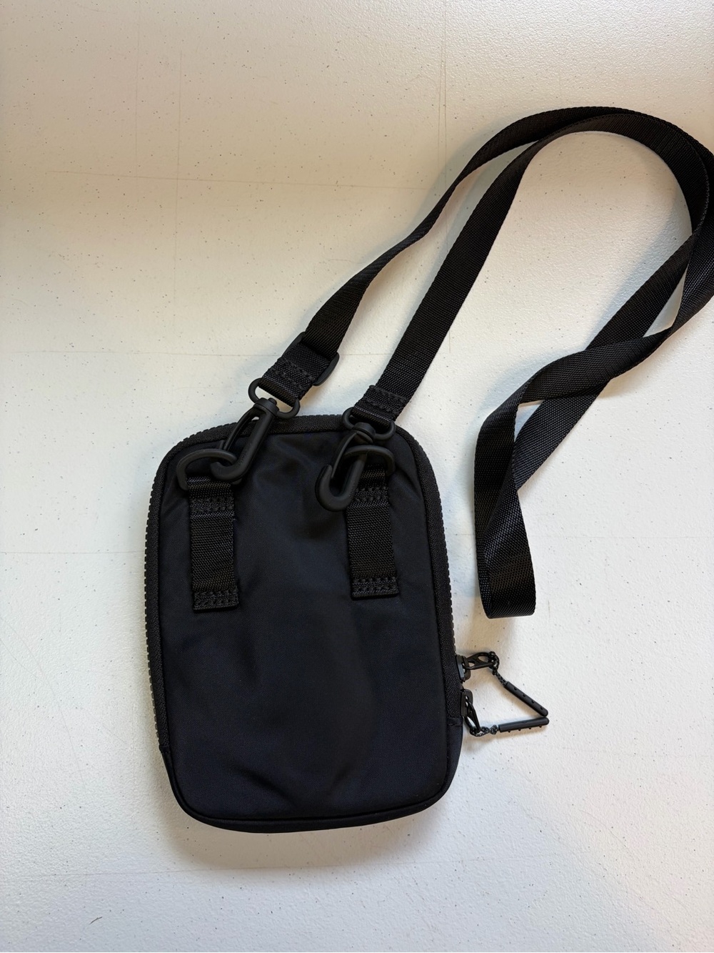 Lululemon Easy Access Black Crossbody Belt Bag Mens Women Unisex Travel Festival - Picture 3 of 5